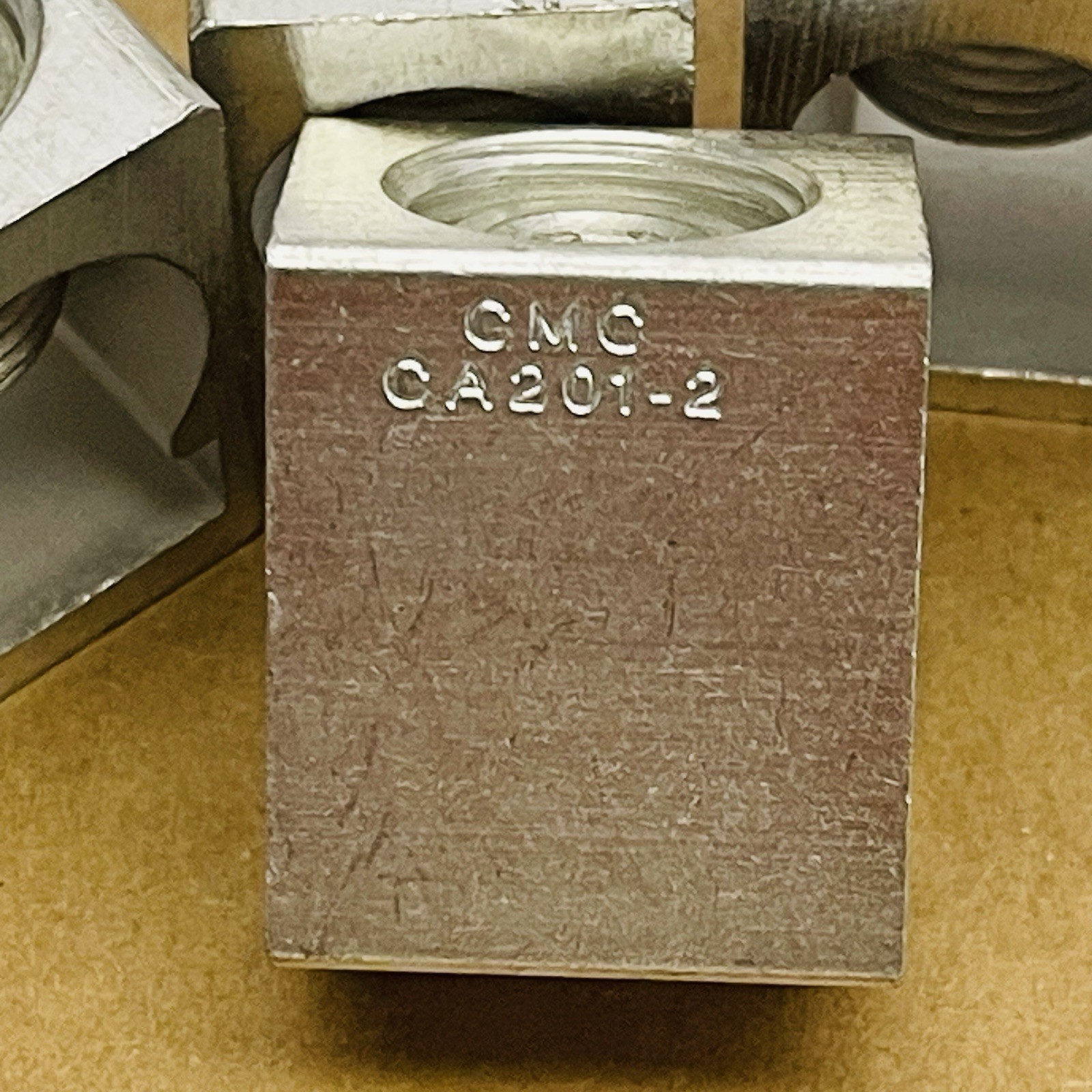 5 PK CMC CA201 ALUMINUM LUG 300KCMIL-4 CU7AL