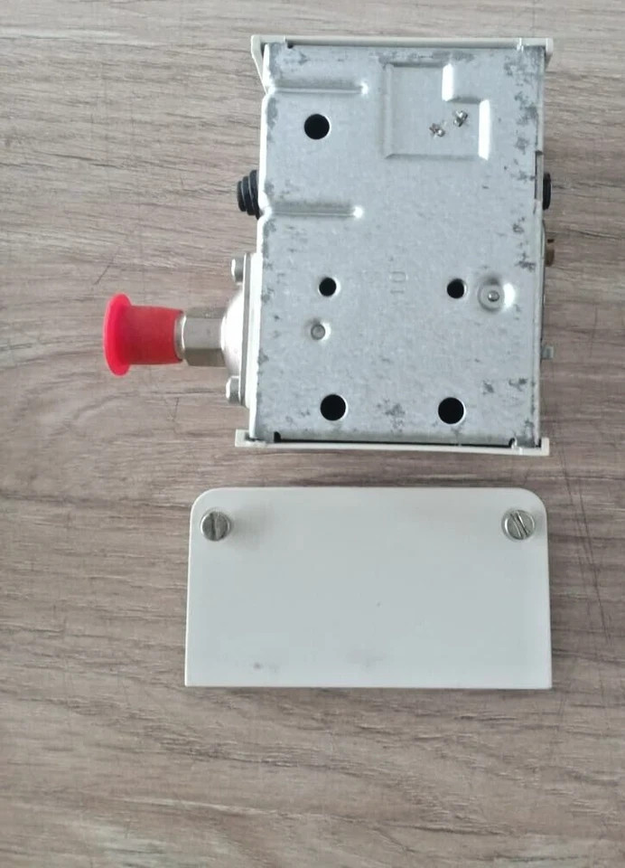 1PC DANFOSS KP6W 060-519066 Pressure Switch HP (8 – 42bar,Diff. 4-10bar) – NEW