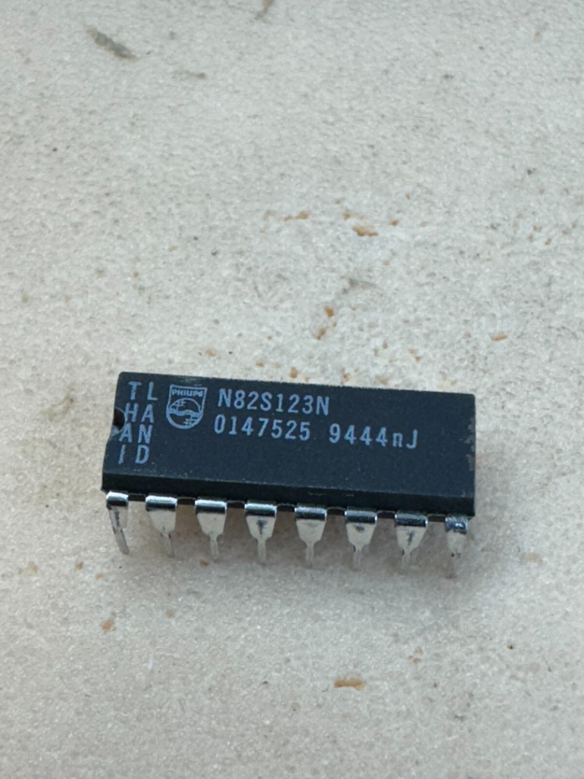 N82S123N Signetics/Philips PROM 256-bit TTL bipolar PROM 32 x 8 IC New