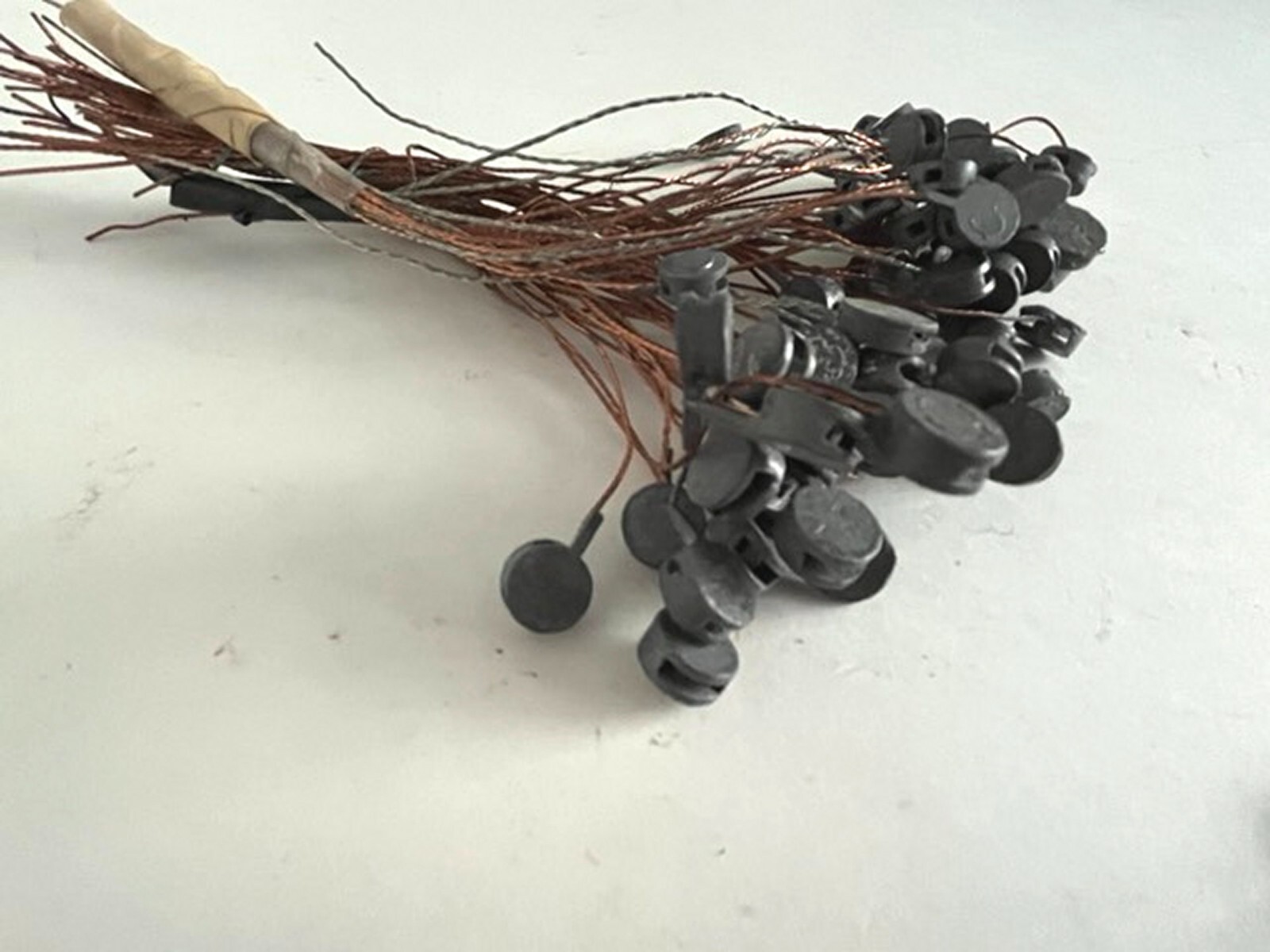 71 Round Security Lead Wire Meter Seals with 5-1/2 to 6″ Wires 3/8″ & 7/16″