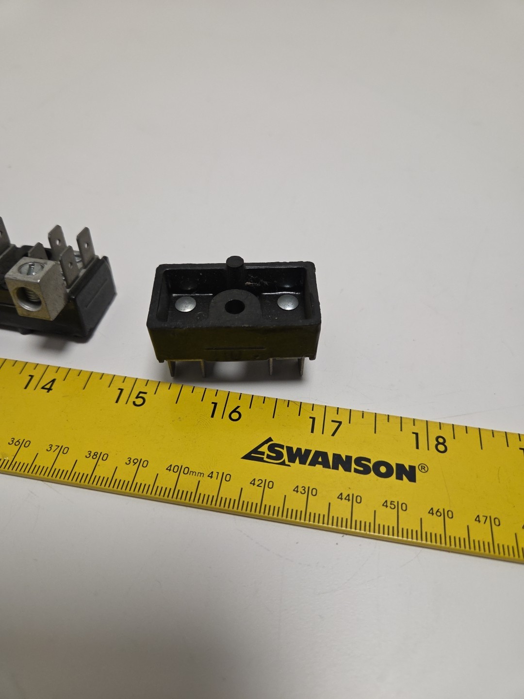 ElecTron EK 2 Pole Terminal Block W/ Spade Terminals Lot Of 4 NOS