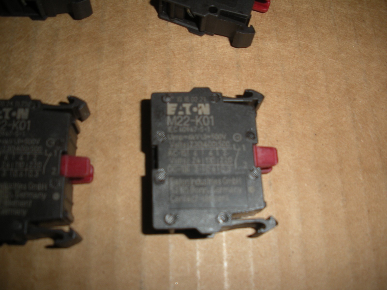 Eaton M22-K01 contact block red N.C. lot of 4 16 lots available normally closed