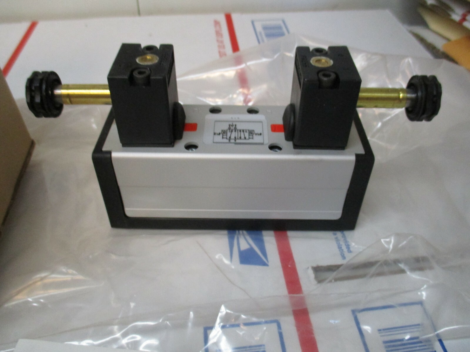SPEEDAIRE SOLENOID AIR CONTROL VALVE 3FFX3 4 WAY 2 POSITION FAST/FREE SHIPPING