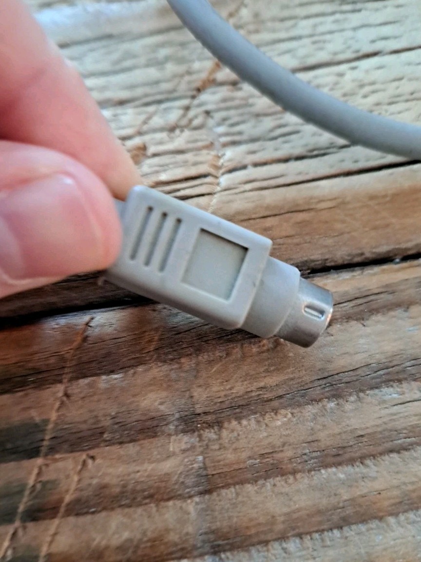 Vintage Unbranded Mini 8 Pin DB 9 Male Micro Connector Cable for Apple Mac ?