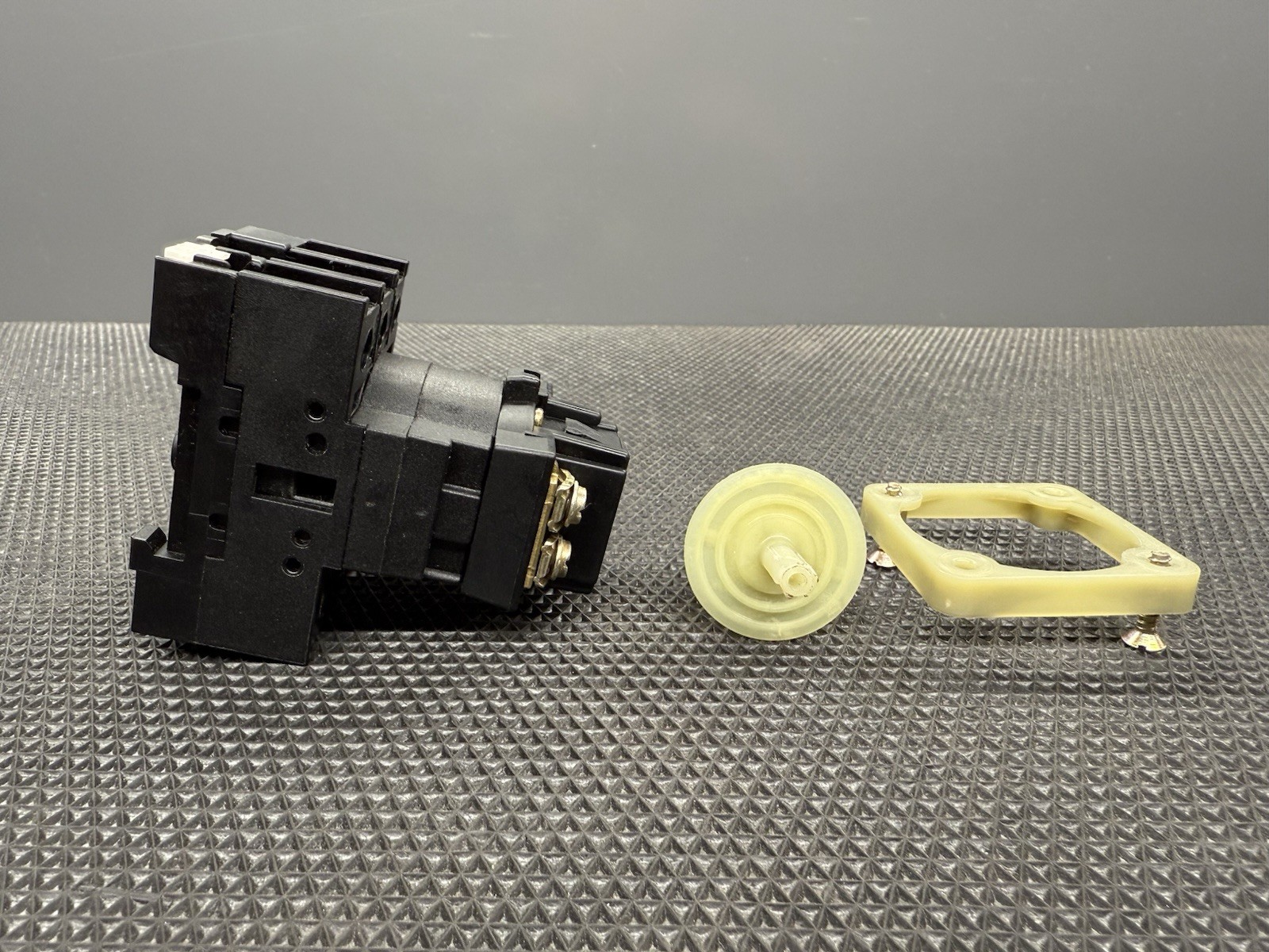 Siemens 3LD11 18-OTB53, Disconnect with Knob Mount And Connector
