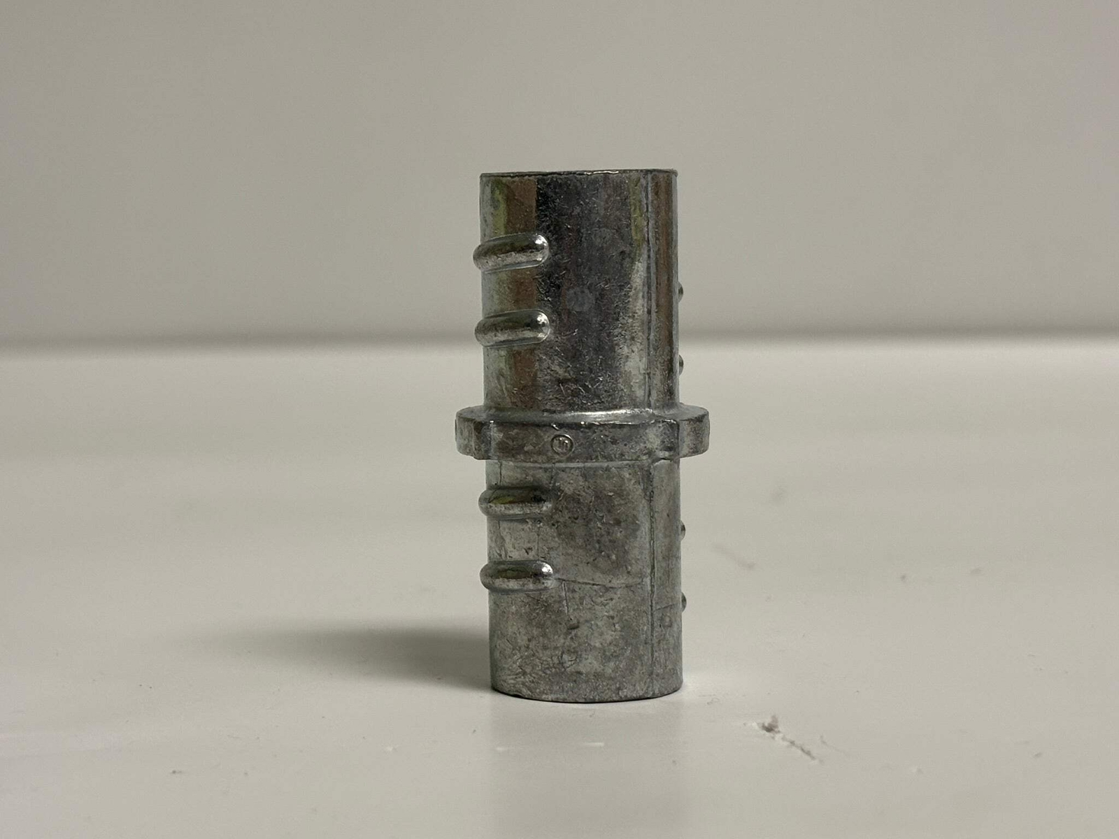 23 PK Arlington GFC75 3/4″ Screw-In Connector for Flexible Metal Conduit