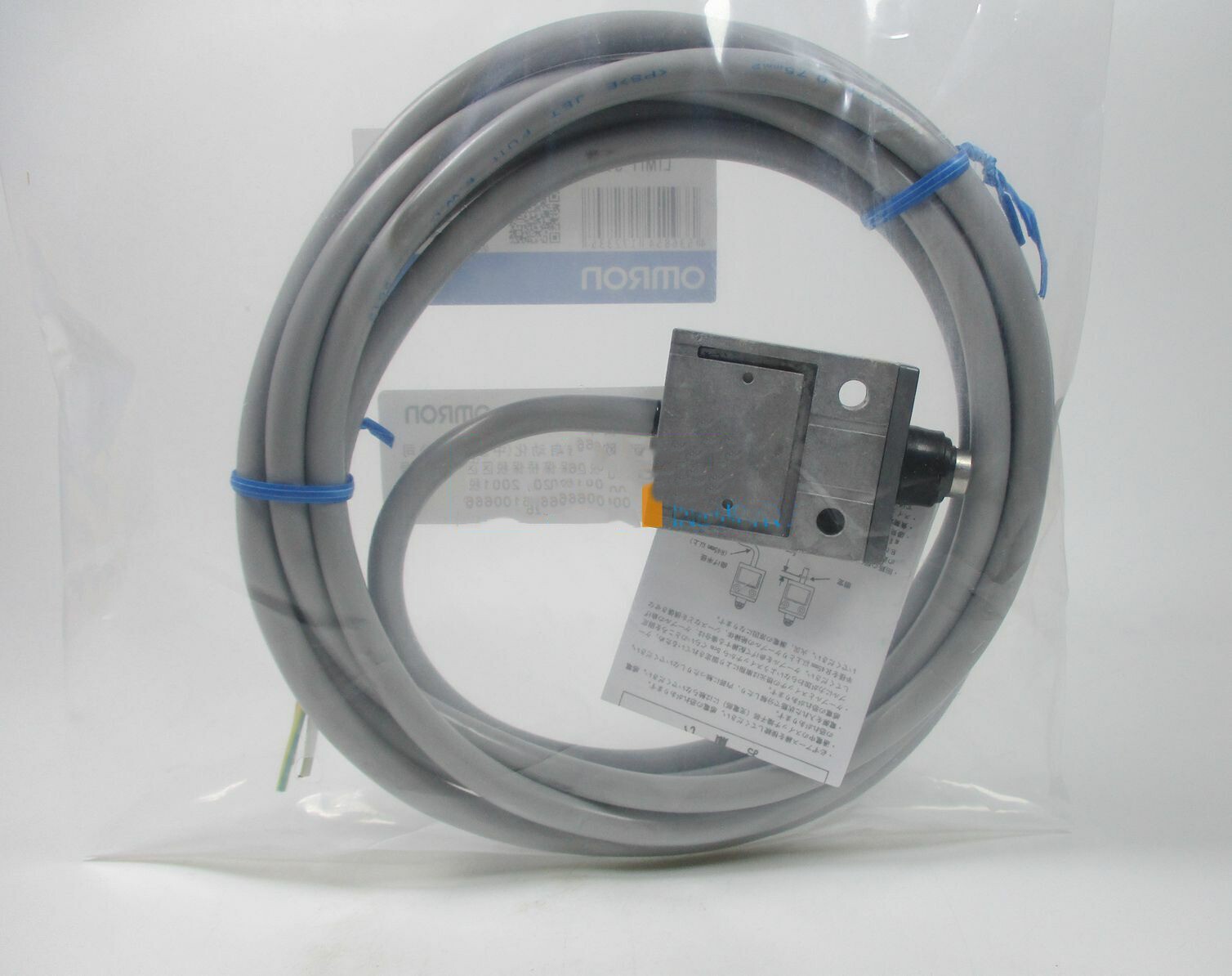 1PCS New For OMRON Waterproof Sealed Limit Switch D4C-1631