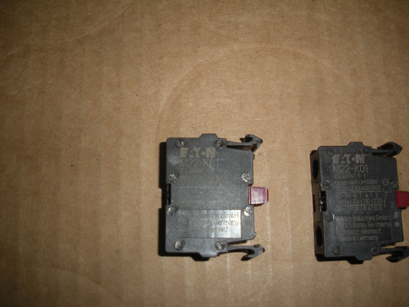 Eaton M22-K01 contact block red N.C. lot of 4 16 lots available normally closed