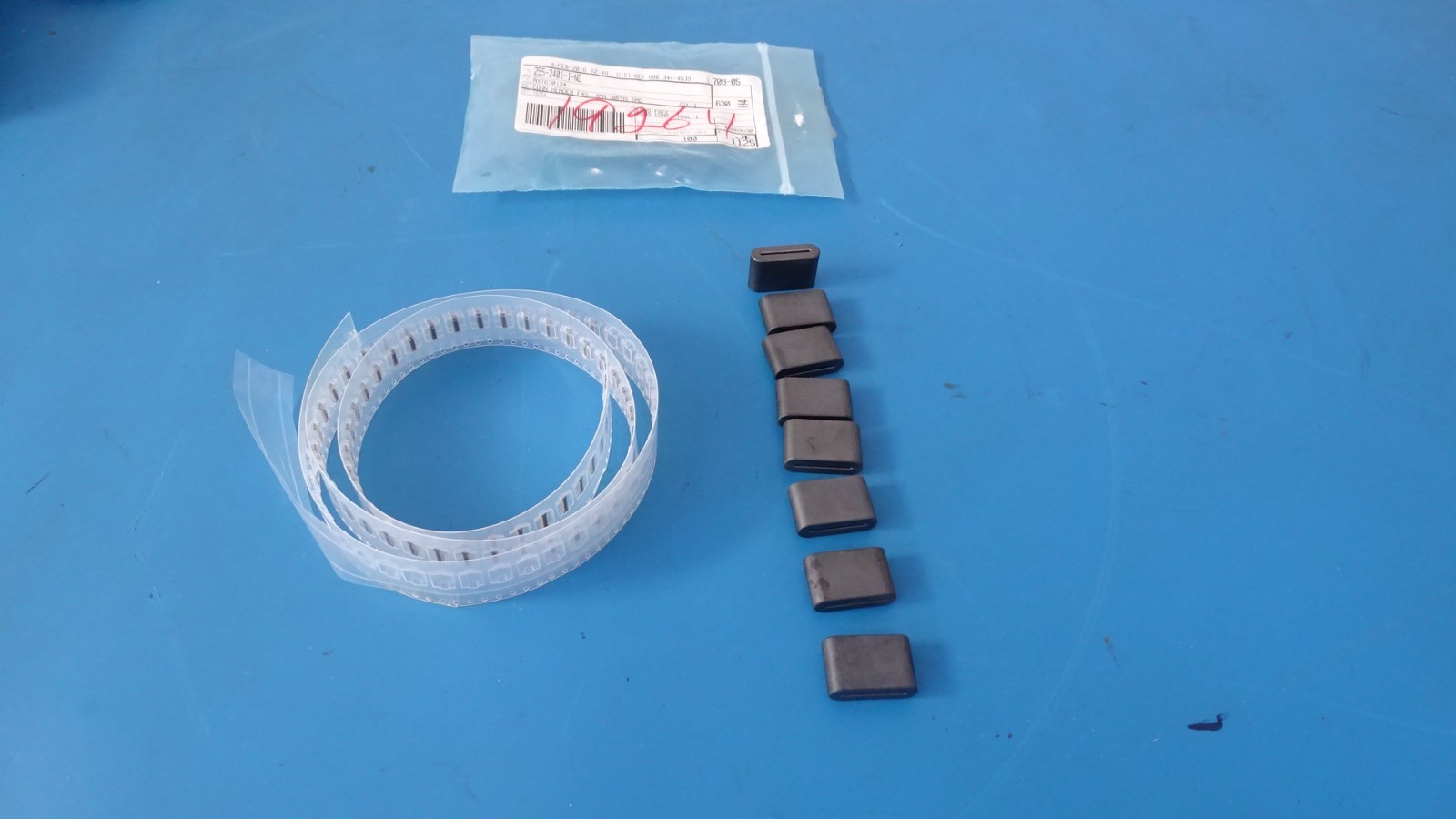 Panasonic 255-2401-1-ND Conn Header F4S .4mm 30-Pos SMD Gold