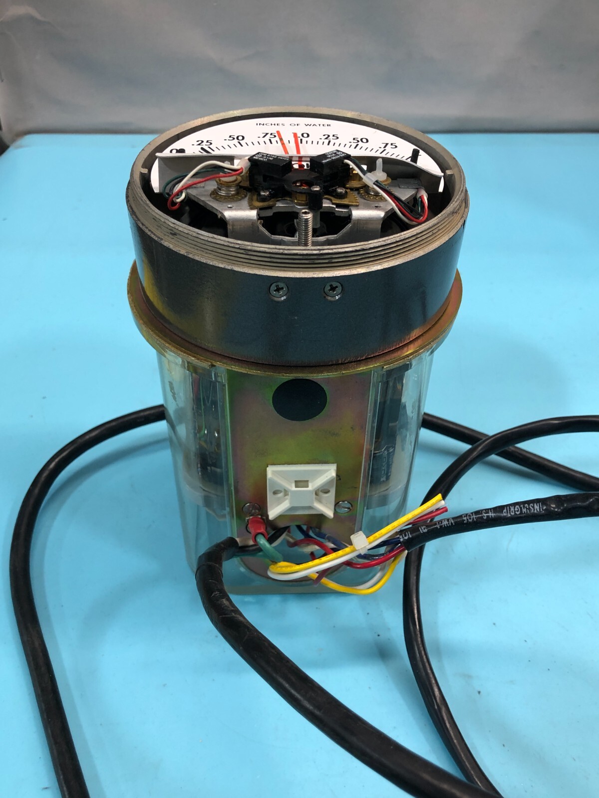 DWYER 3002C Series 3000, Photohelic, Pressure Switch/Gage., 184266