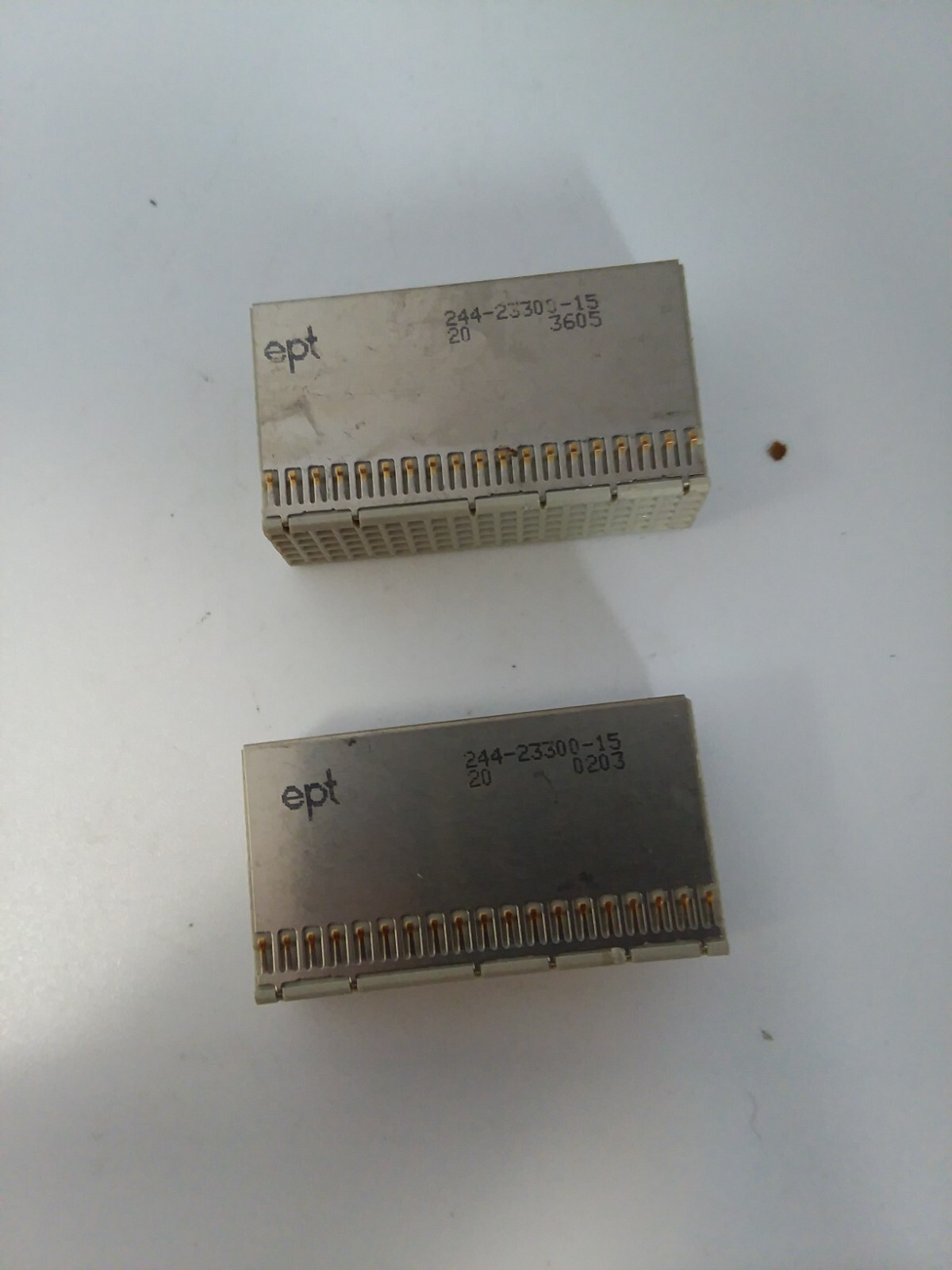 EPT 244-23300-15 CARD EDGE & BACKPLANE CONNECTOR 95 2mm PRESS FIT (LOT OF 2) NNB