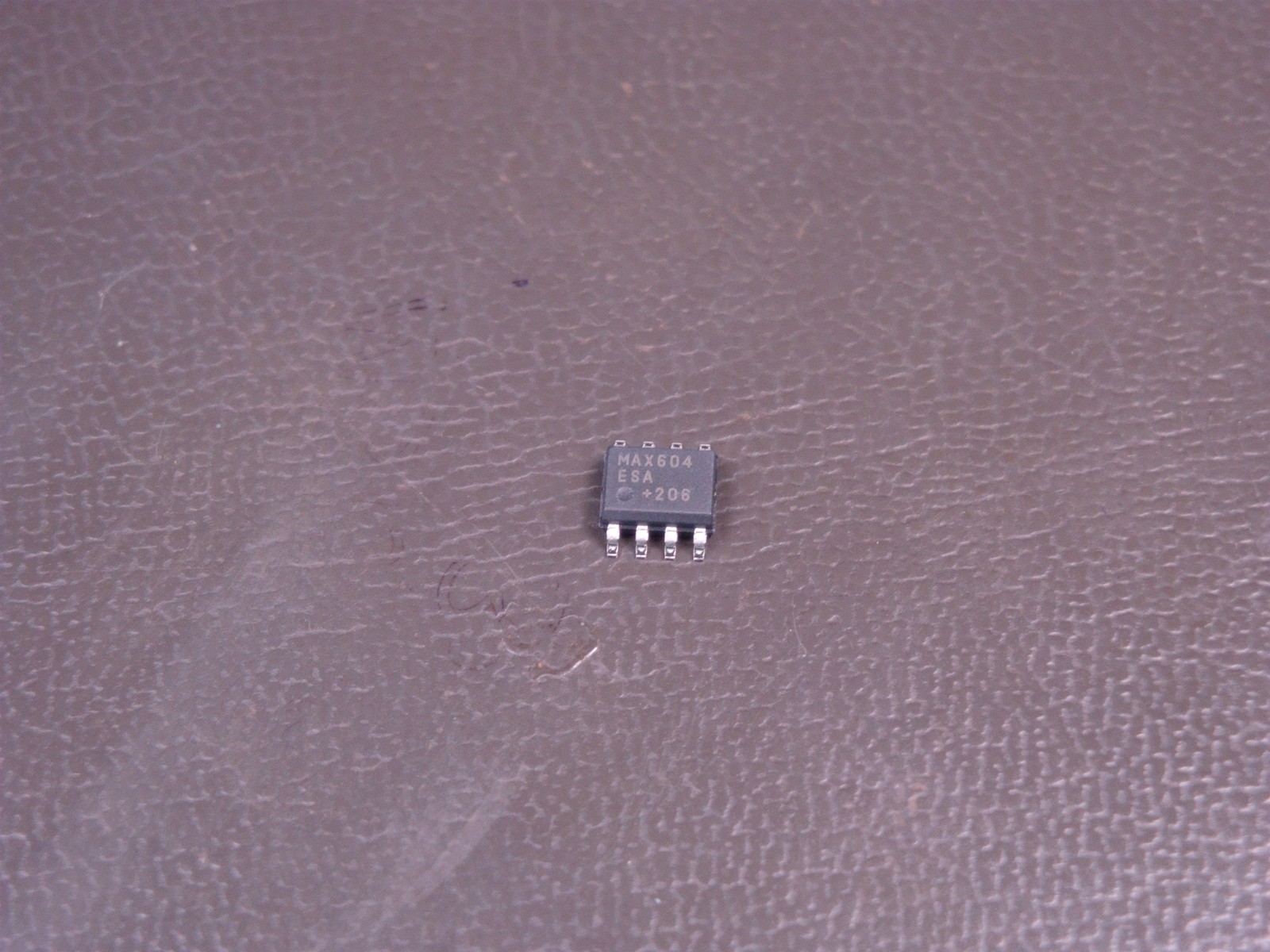 MAX604ESA+ Maxim Integrated LDO Voltage Regulator 3.3V 500mA 8 Pin SOIC NOS