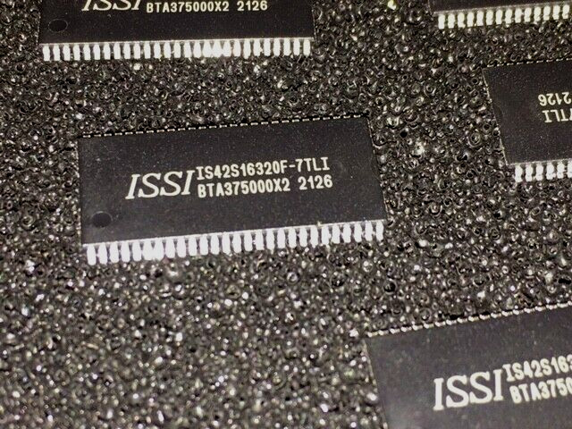 5pc IS42S16320F-7TLI ISSI SDRAM Memory IC 512Mbit Parallel 143 MHz 5.4 ns