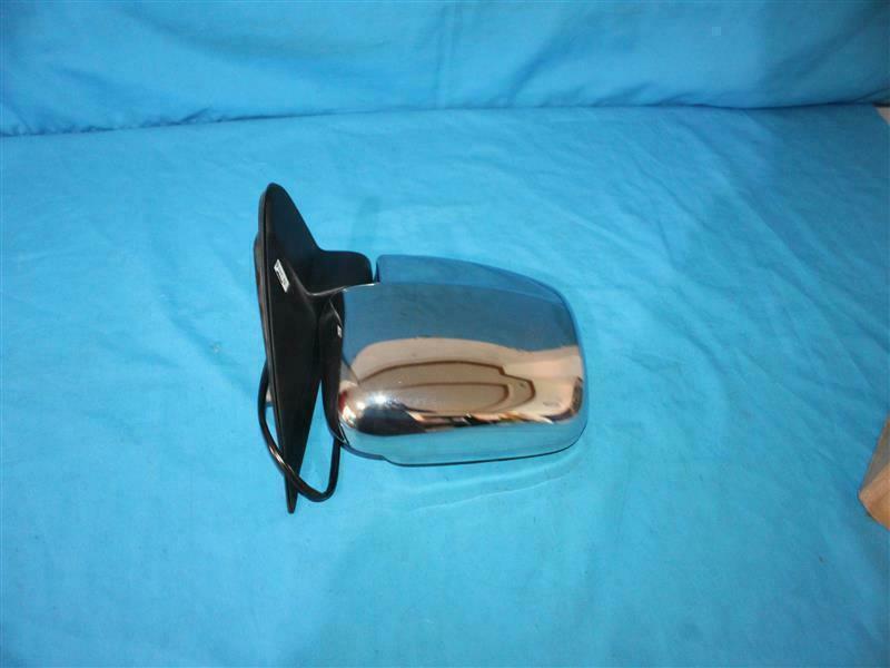 Ford UM81-69120D UM8169120D Side Mirror (R),Door NEW NOB