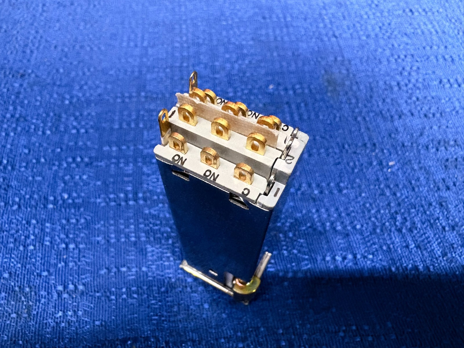 Master Specialties 90EA2C3 Series 90 Tellite Push Button Switch
