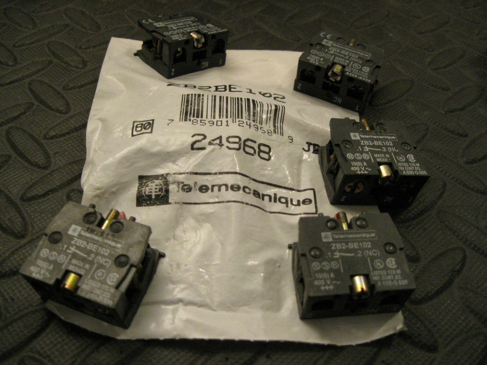 Telemechanique ZA2BE102 Contact Block 5pc Lot