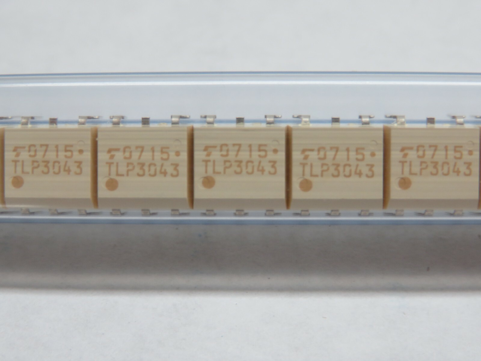 (2x) TLP3043 TOSHIBA, OPTOISOLATOR 5KV TRIAC 6DIP 5L