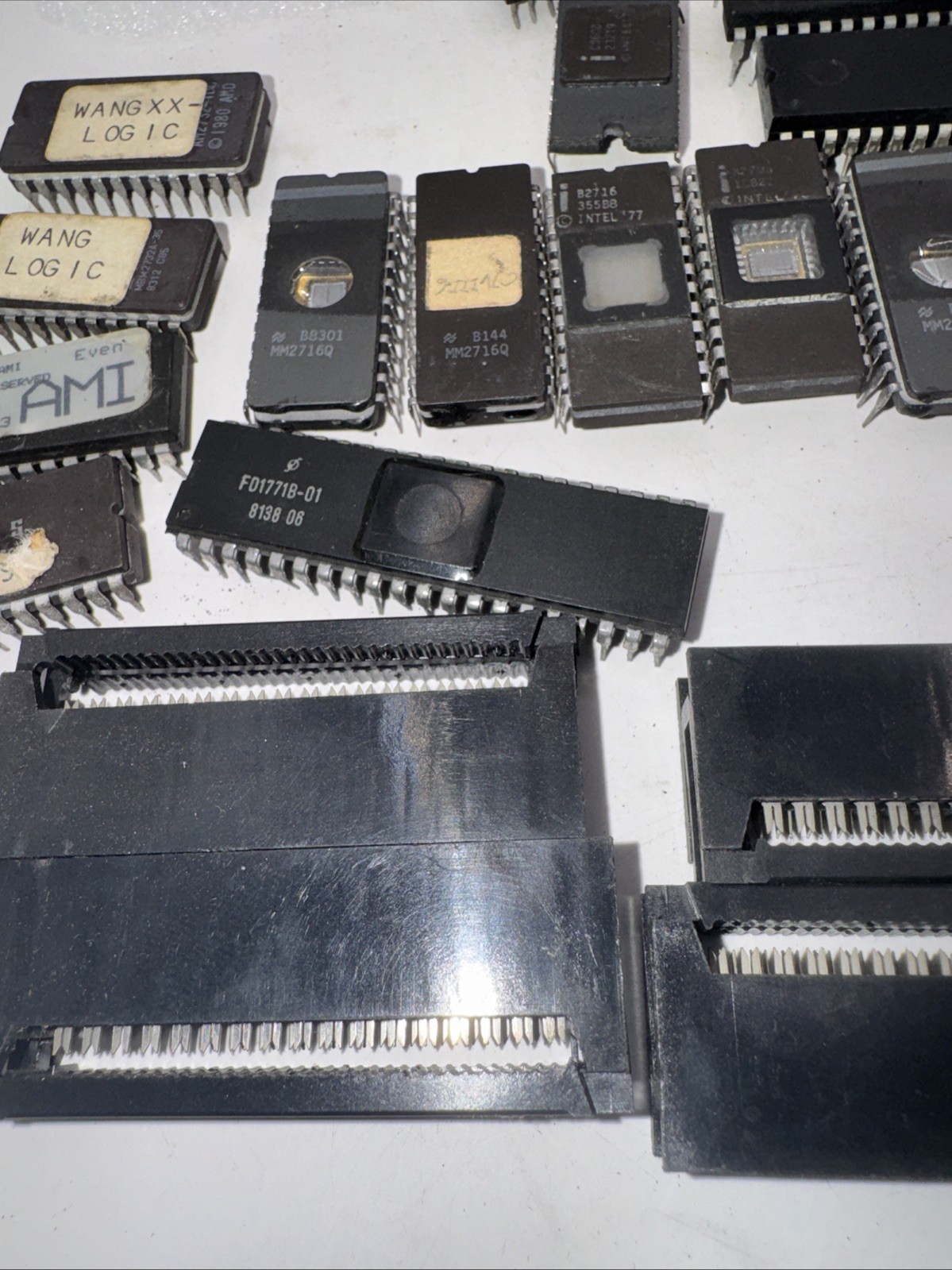 LOT of 25 EPROM IC MEMORY CHIPS – VARIOUS NAME BRANDS
