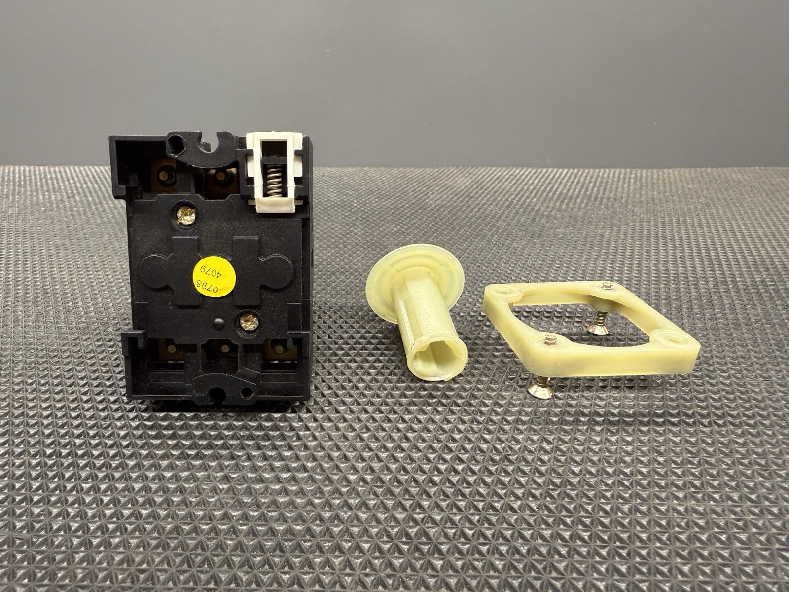 Siemens 3LD11 18-OTB53, Disconnect with Knob Mount And Connector