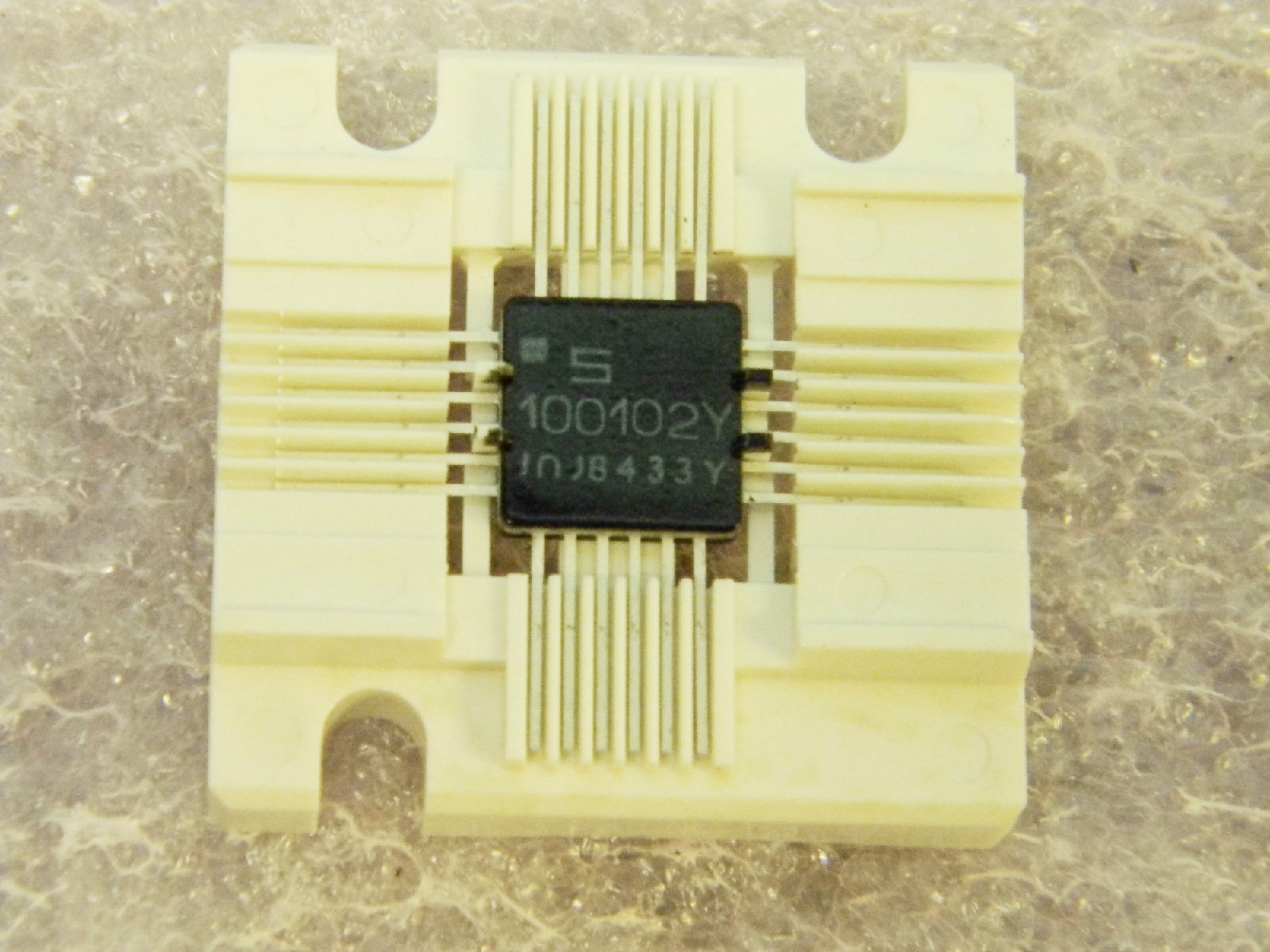 (10) NEW Vintage Signetics 100102Y IC Chips
