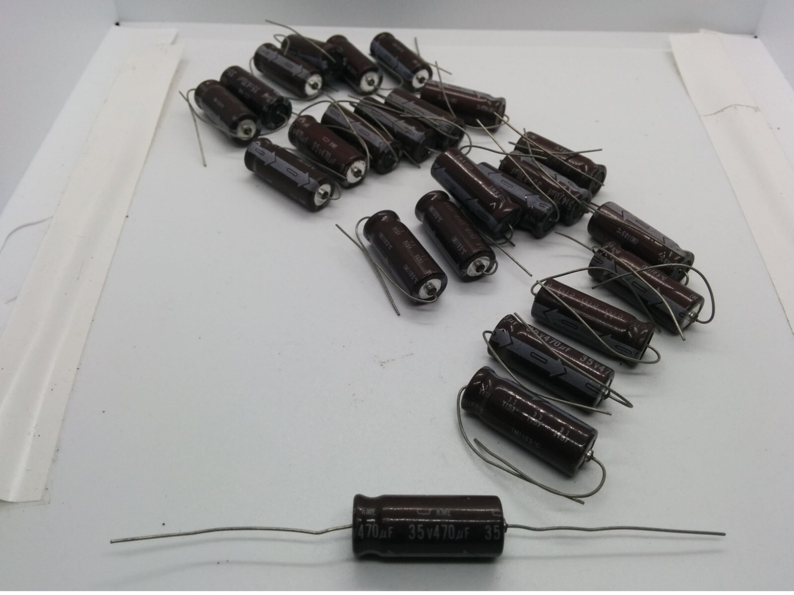 KME 35v 470uF CAPACITORS, (M)105°C, (LOT OF 24) NNB