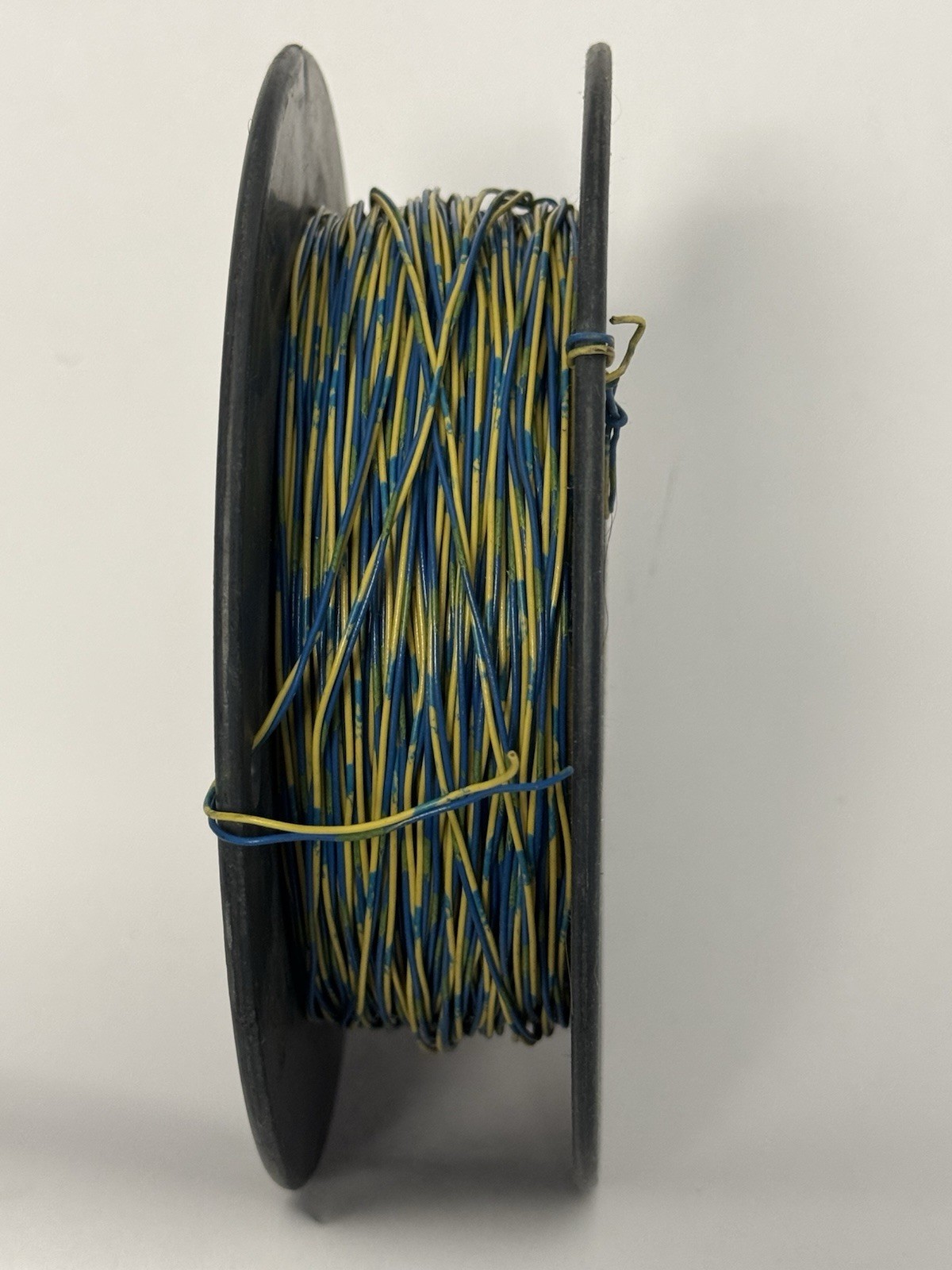Indoor-Outdoor Cross-Connect Wire XCW CM W-R 600 1X24 02-D06-13 183m