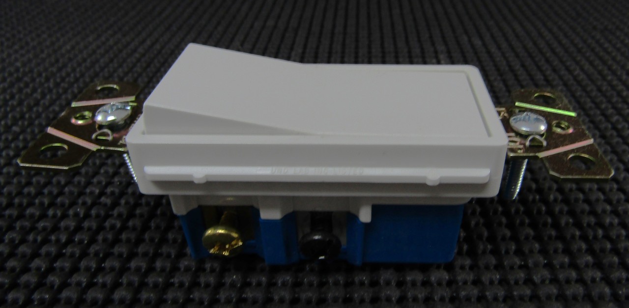 COOPER AHDECB315W 120/277V 15A 3 WAY WHITE SWITCH – LOT OF 2 / NEW NO BOX