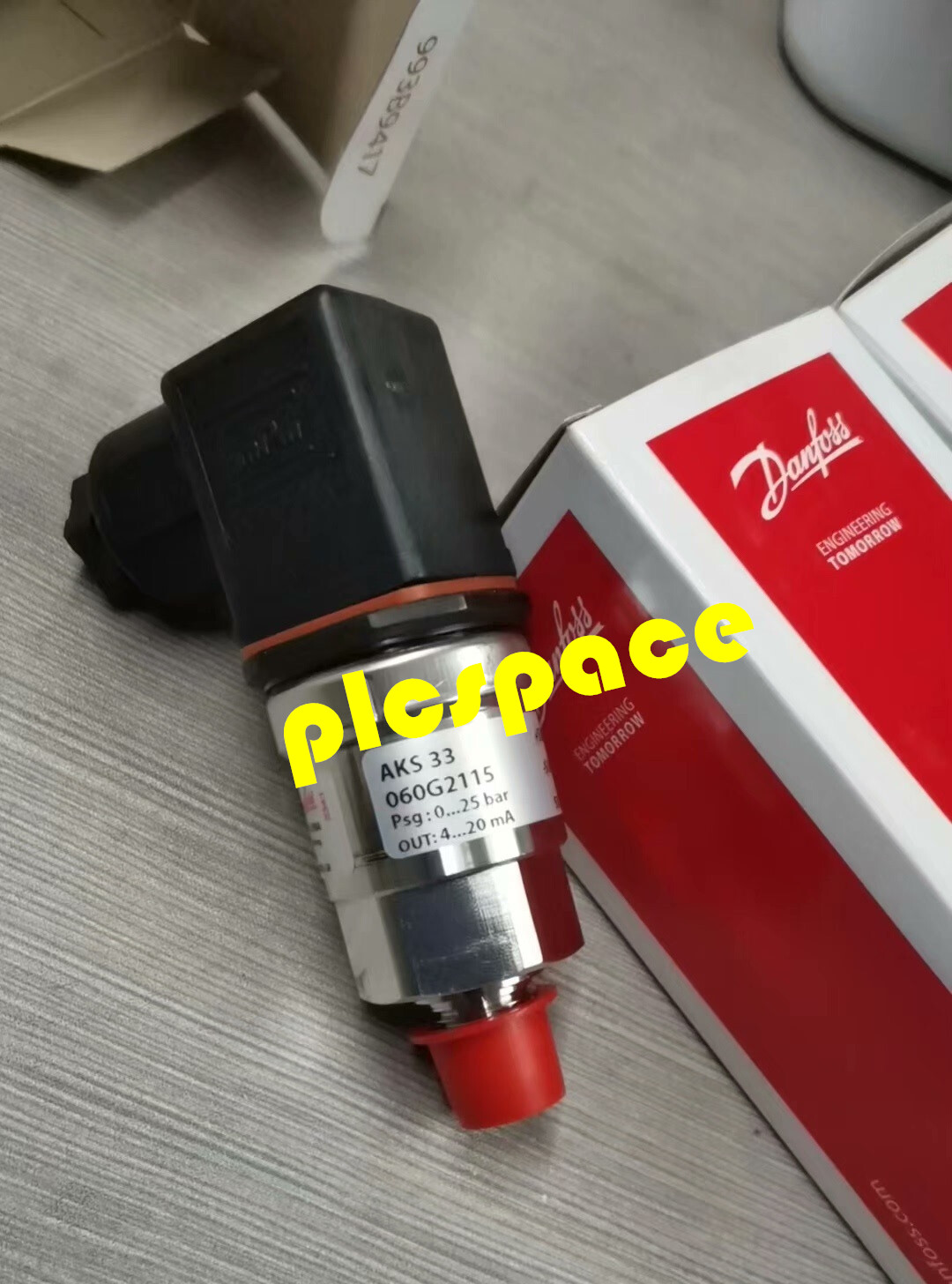 DANFOSS AKS 33 060G2115 brand new Pressure Sensor AKS 33 060G2115