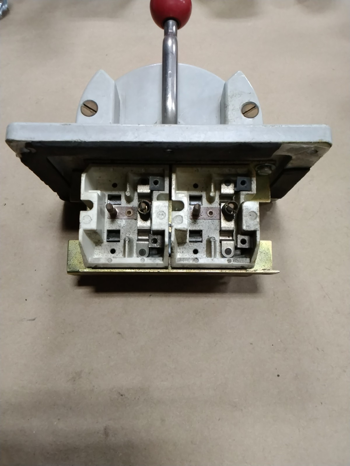 Hubbell Type 4211 120 Volts Mounted Switch….F126