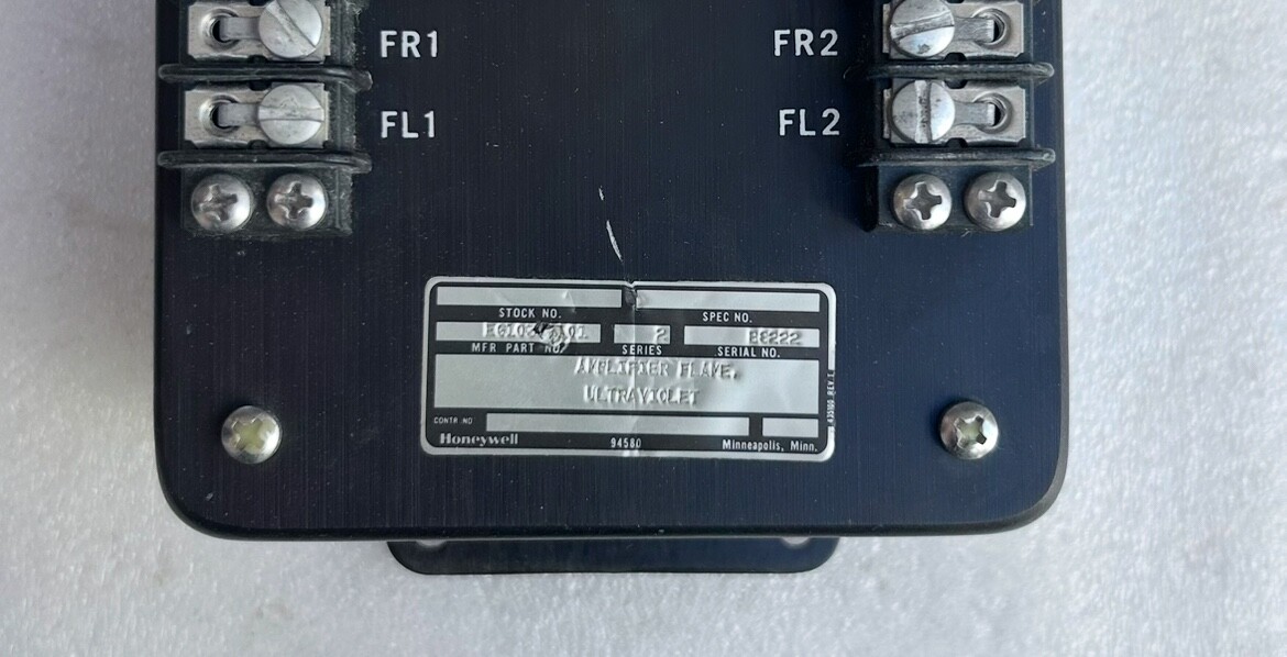 Honeywell EG1033AA01 UV flame amplifier detector 0592