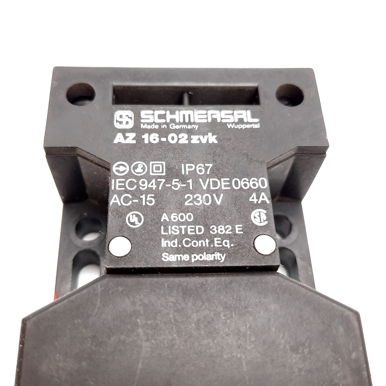 Schmersal AZ16-02zvk Safety Switch, 2x N/C Contacts, Rating: 230VAC 4A, With Key
