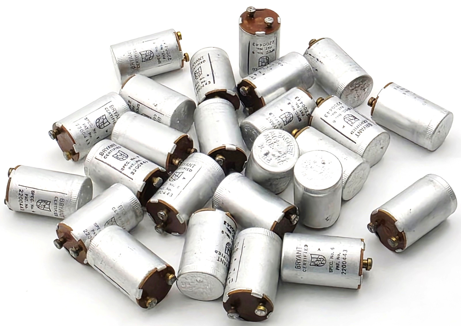 Lot of 25 Bryant FS-4 Fluorescent Lamp Starters 30 or 40 Watt FS4 36″ or 48″