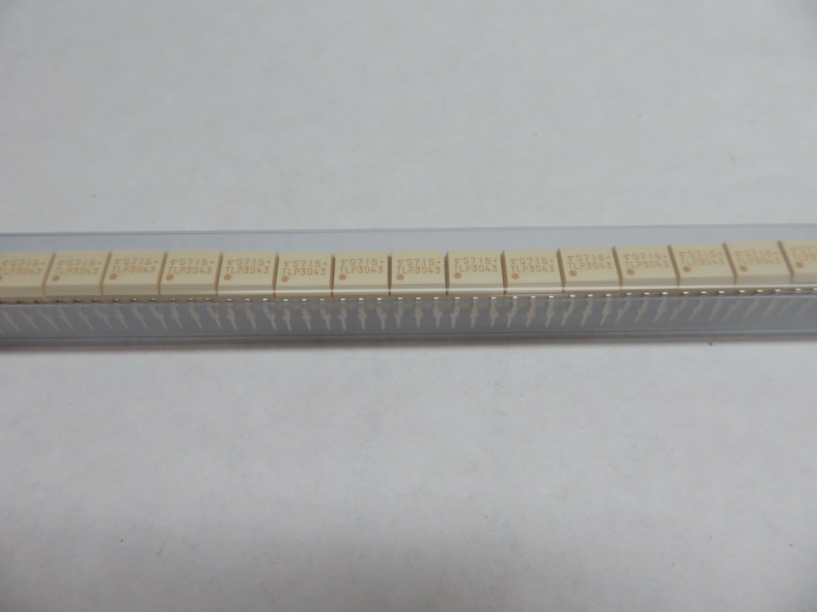 (2x) TLP3043 TOSHIBA, OPTOISOLATOR 5KV TRIAC 6DIP 5L