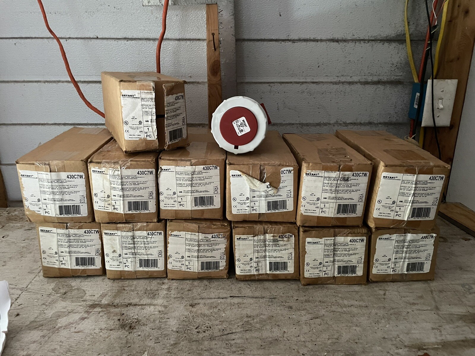 BRYANT IEC 309 Series 1 &. l Pin & Sleeve Plugs & Connectors
