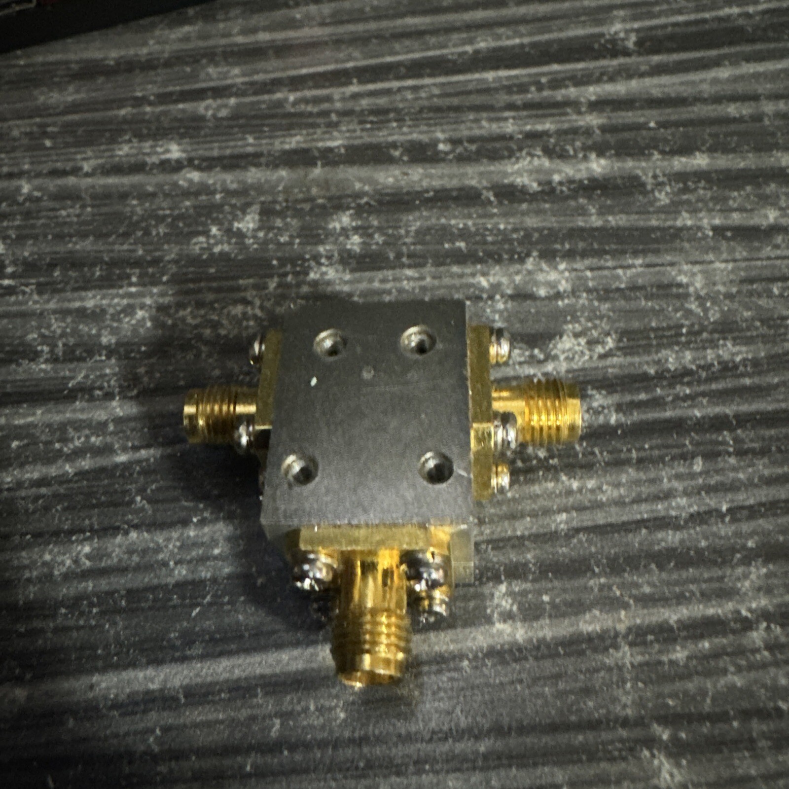 – JQL – Jie Kao Ao (JQL) Electronics BROADBAND COAXIAL CIRCULATOR