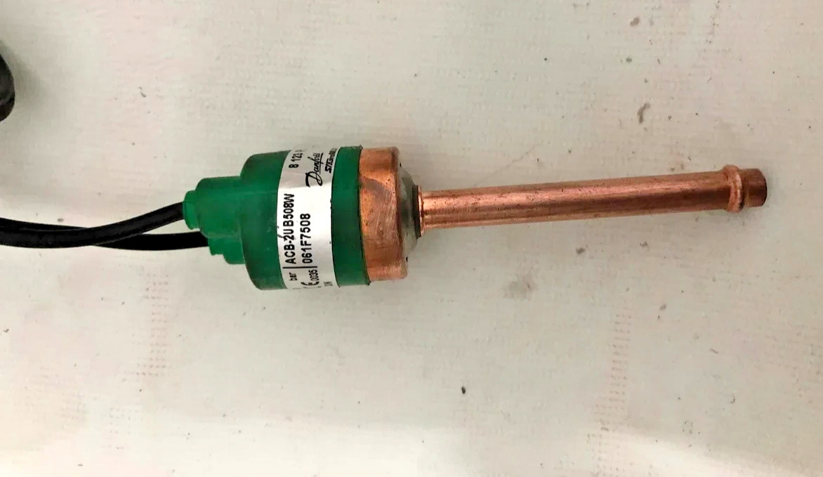 2PCS LOT- Danfoss 061F7508 Cartridge pressure switch, ACB, 26bar, 20bar- NEW