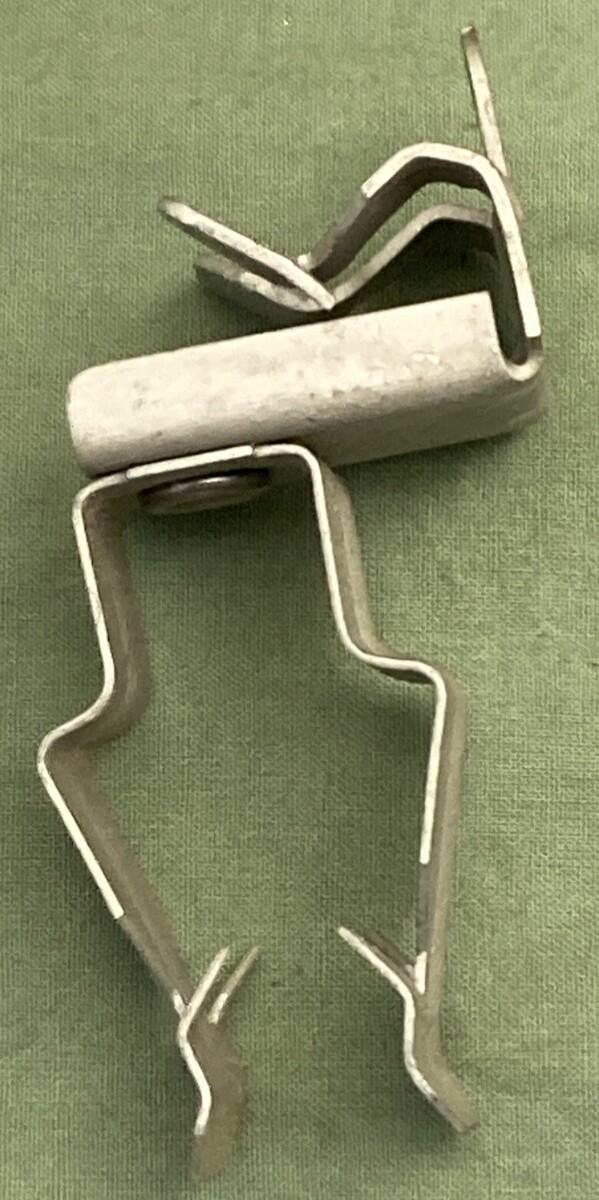 QTY 6 NEW ERICO CADDY 16P24 Combination 1″ Conduit Hanger, 1/8-1/4″ Flange