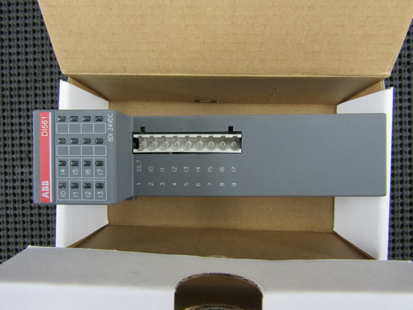 ABB 1TNE968902R2101 Digital Input Module 8DI 24VDC 1-Wire 1.6W DI561 A1