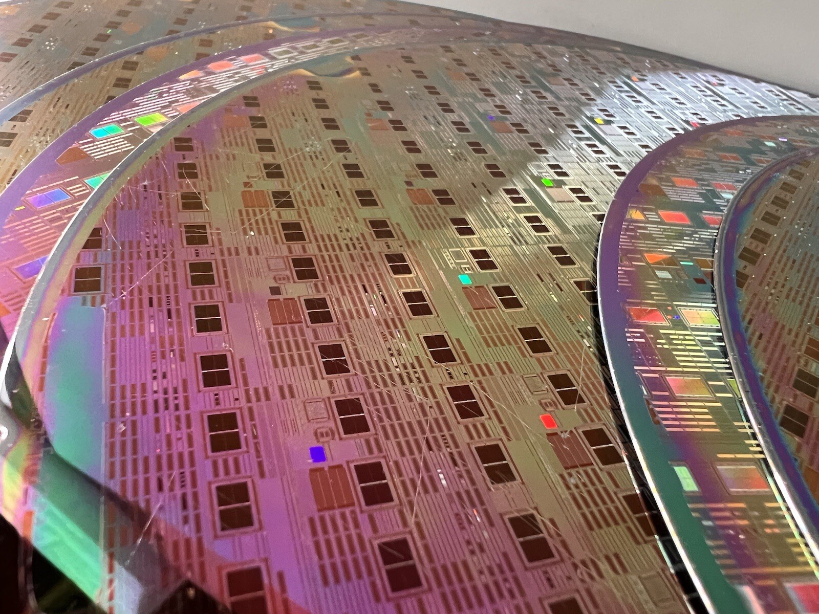 200 MM 8″ PATTERNED SILICON WAFERS, LOT OF 50