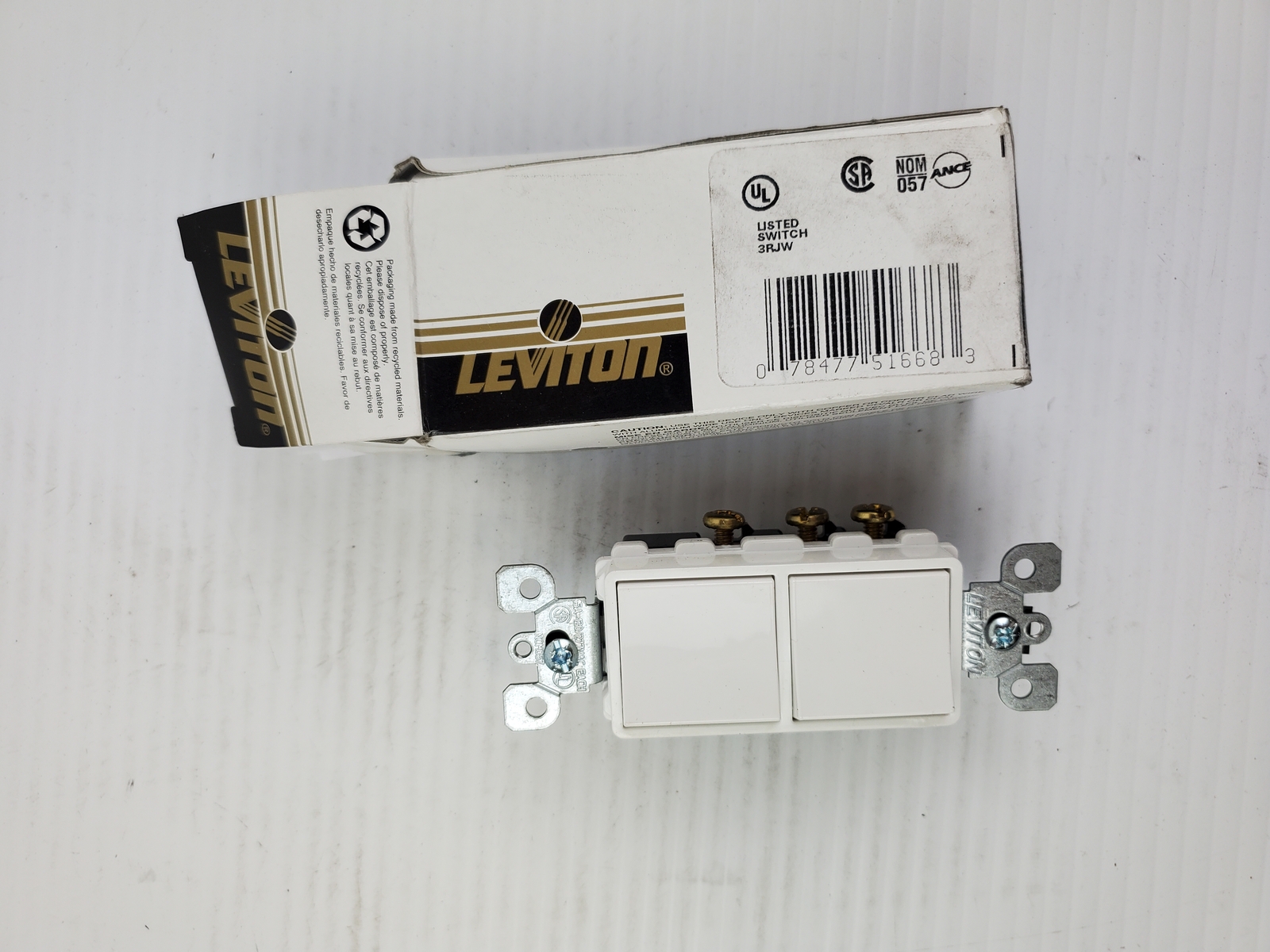 Leviton 5641-W White Combination 2 Switches 1 Single Pole & One 3-Way