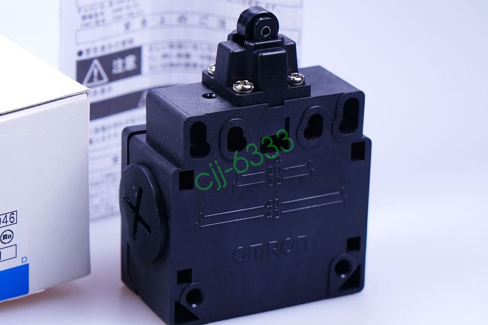 One Omron D4N-8A32 Limit Switch New In Box Fast Shipping