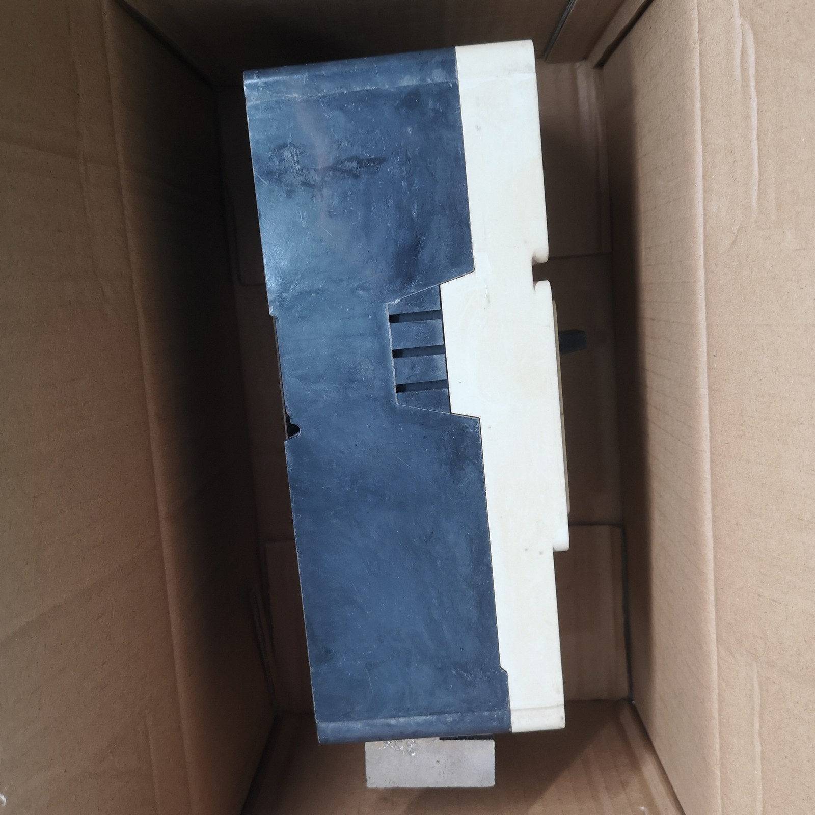 Cutler-Hammer Circuit Breaker HKD3400F #541
