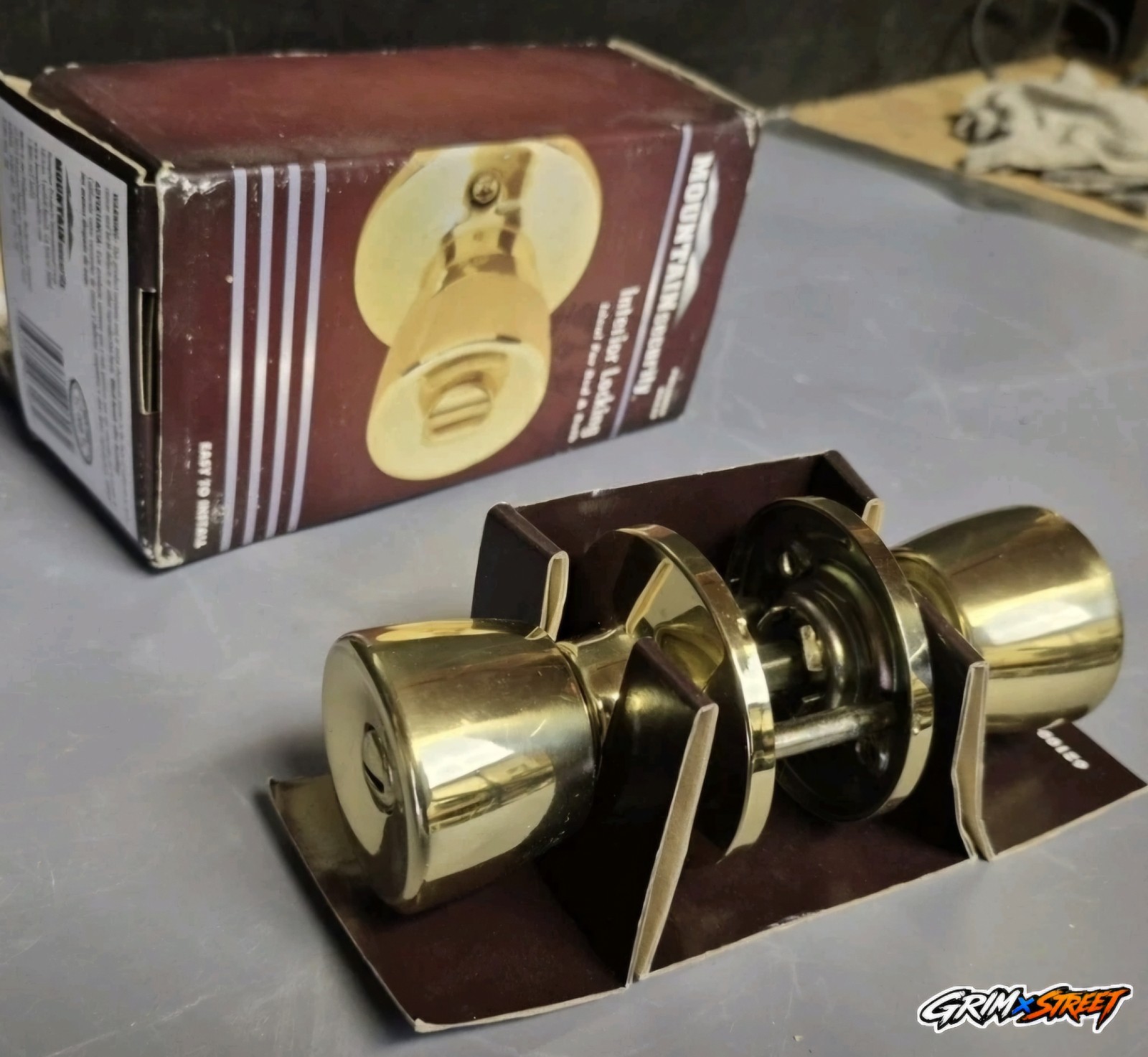 Mountain Security Interior Locking Polished Brass Tulip Door Knob 3130-105 NIB