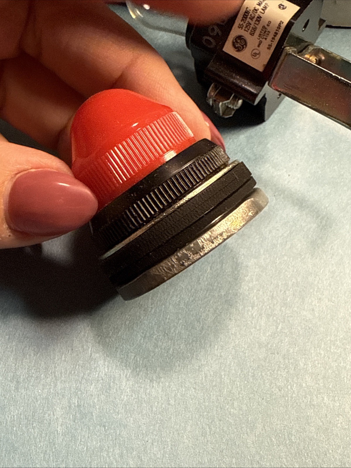 GENERAL ELECTRIC CR2940UC413B2 Heavy Duty Indicating Light Red Cap 125 V