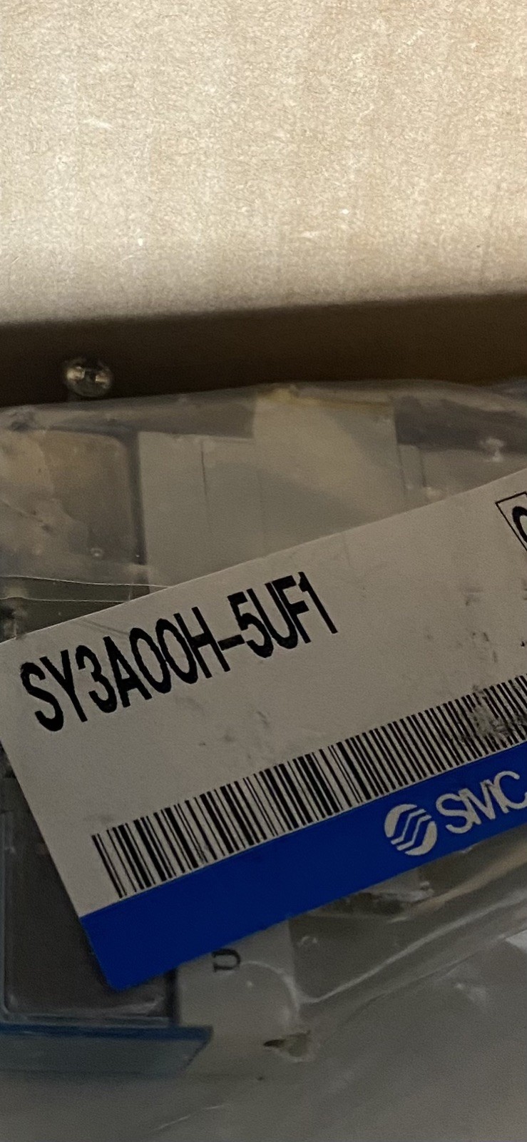 New SMC SY3A00H-5UF1 solenoid valve