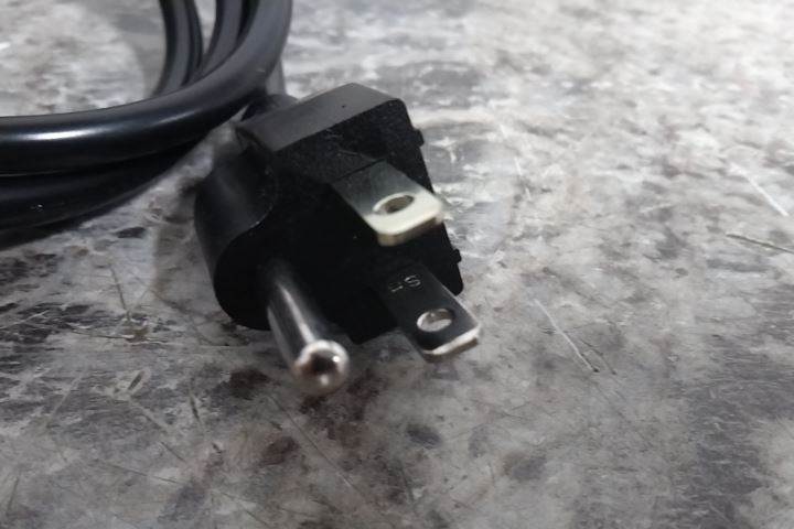Dayton 16V987 110 to 220VAC, 220 to 110VAC Step Up/Step Down Voltage Converter
