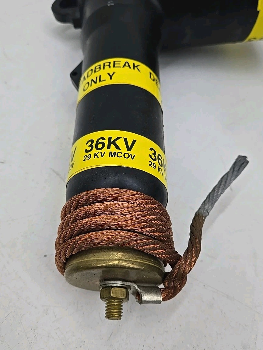 Eaton Cooper 3238020C36M MOVE 36KV Class 600 A Elbow Surge Arrester 29 kv MCOV