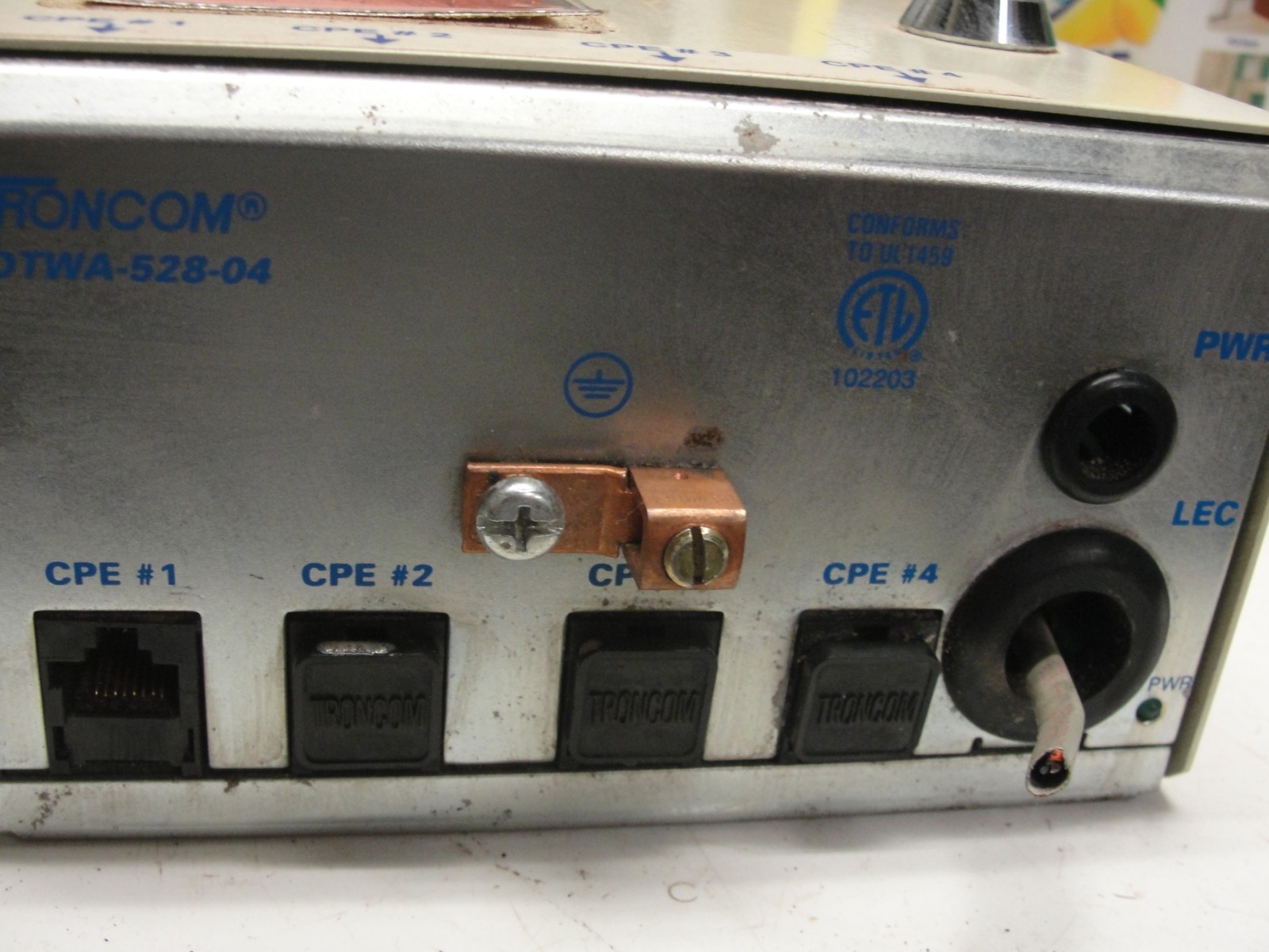 Pairgain enclosure HRE 421 150-1125-01 + Higain HRU 412 + Troncom DTWA 528-04