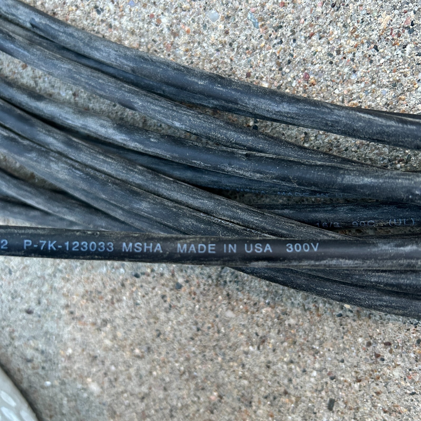 50FT CAROL SJOOW Cord 16/3 300V UL/CSA Portable Power Cable FT-2 P-7K-123033