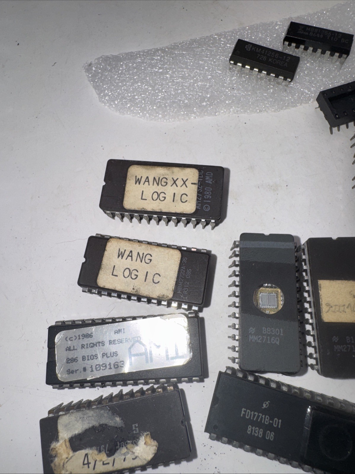 LOT of 25 EPROM IC MEMORY CHIPS – VARIOUS NAME BRANDS